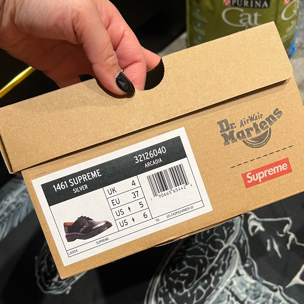Dr. Marten’s x Supreme 3-Eye Color Changing Black Shoes - Picture 4 of 4